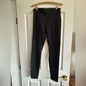 Most likely Align or Wunder Train high-rise black leggings
According to Google